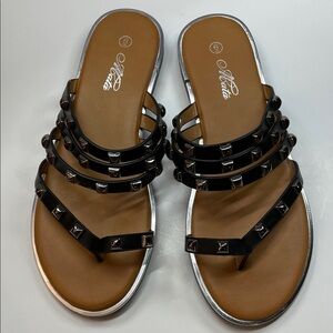 Mata Studded Thong Sandals Black Flat Slip On Casual Summer Shoes Womens Size 6